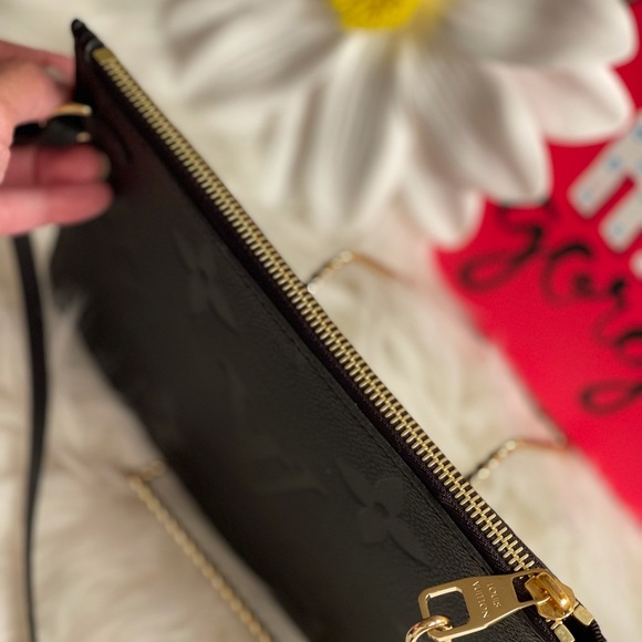Louis  Vuitton Pouch ❤️❤️ NWT SOLD - Picture 4 of 10